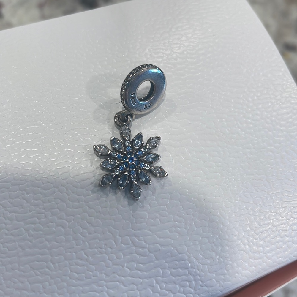 Disney - frozen dangle snowflake